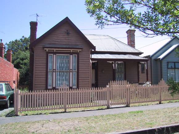 426 Raglan Street South