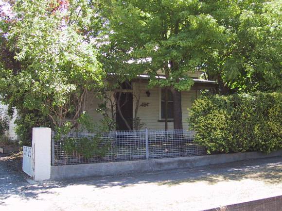 404 Raglan Street South
