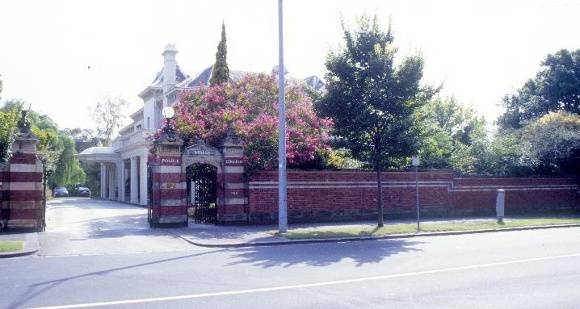 h01619 airlie domain road south yarra view from domain street she project 2004