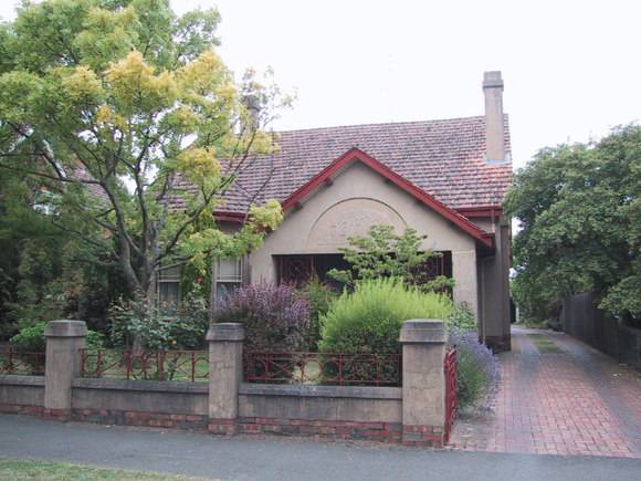 9 Drummond Street South