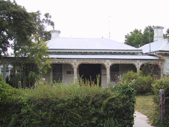 217 Drummond Street South