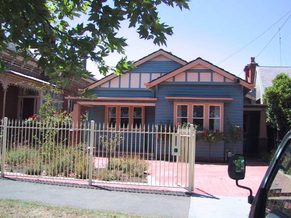 13 Errard Street South