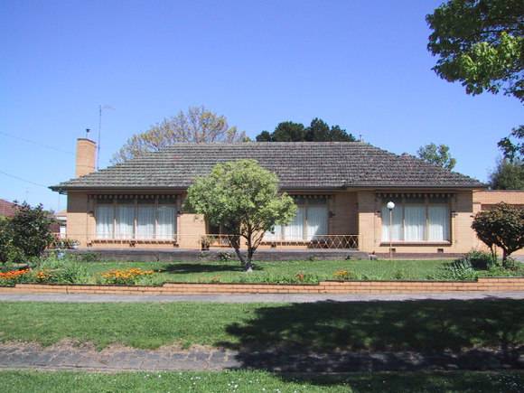 606 Talbot Street South