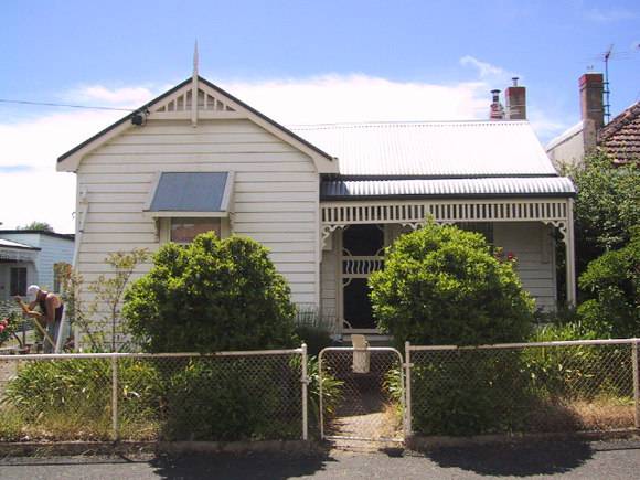 507 Drummond Street South