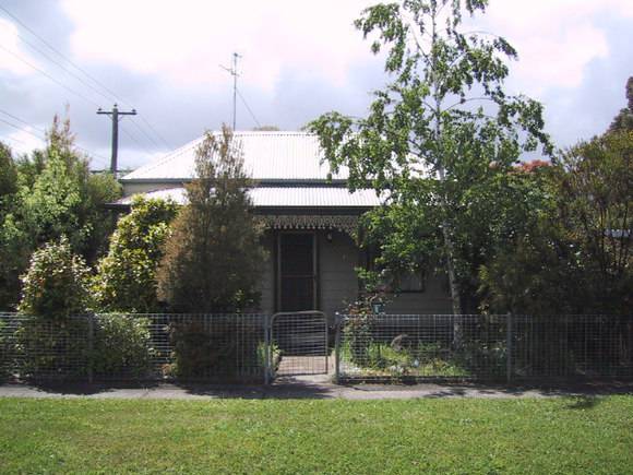 601 Ascot Street South