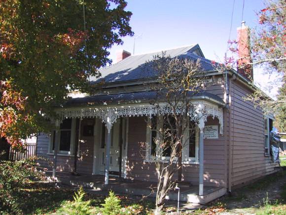 246 Humffray Street North