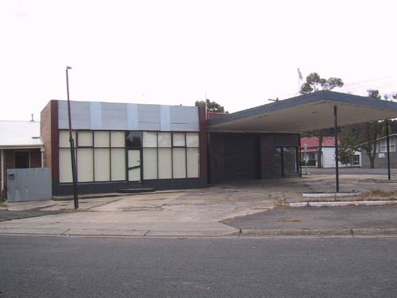 303 Peel Street North