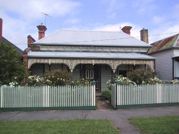 18 Ascot Street South