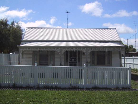 417 Talbot Street South