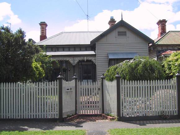 215 Talbot Street South