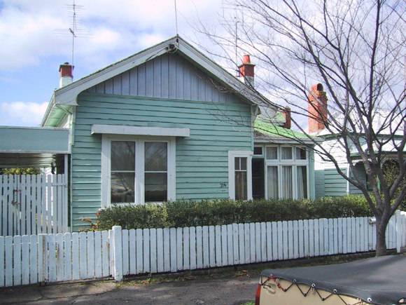 216 Peel Street North