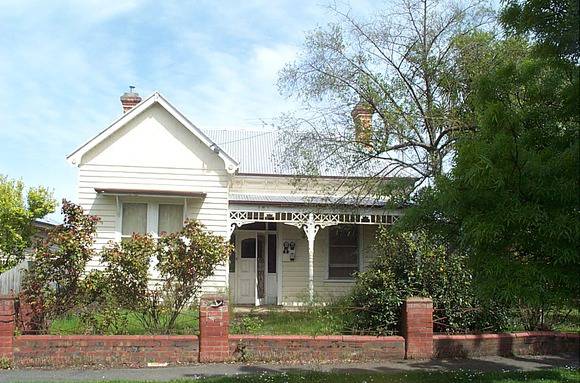 507 Armstrong Street North