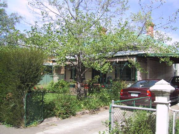618 Drummond Street South