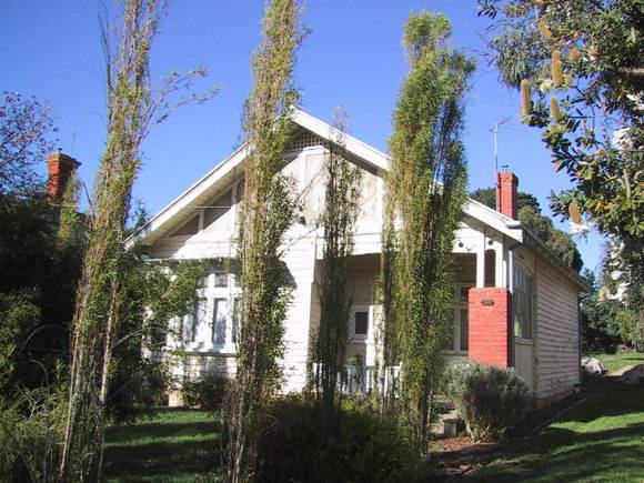 242 Humffray Street North