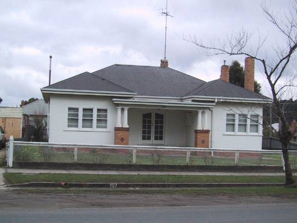 107 Stawell Street North