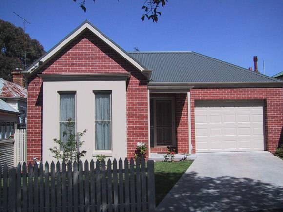 322 Drummond Street South