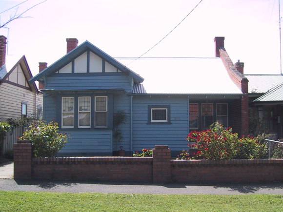 307 Ascot Street South
