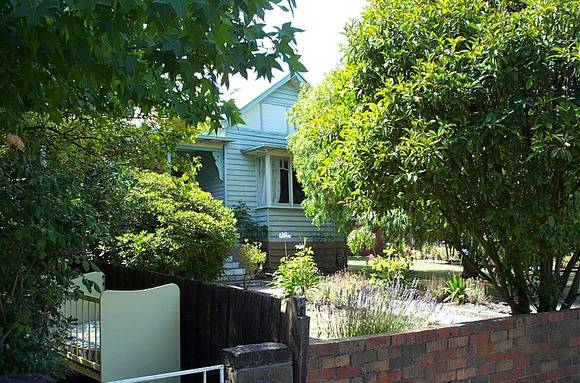 704 Lydiard Street North