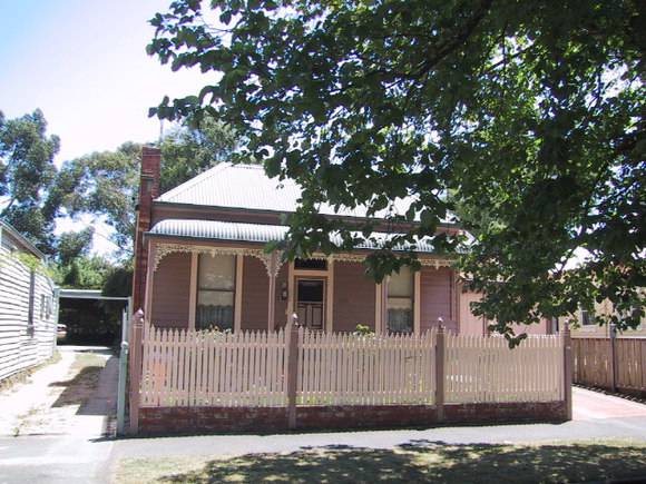 306 Raglan Street South