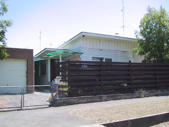 402 Raglan Street South