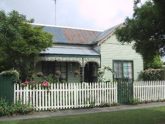 506 Ascot Street South