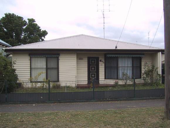 221 Drummond Street South
