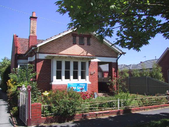 8 Drummond Street South