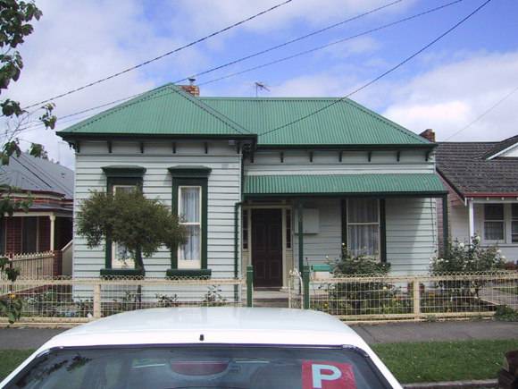 6 Ascot Street South