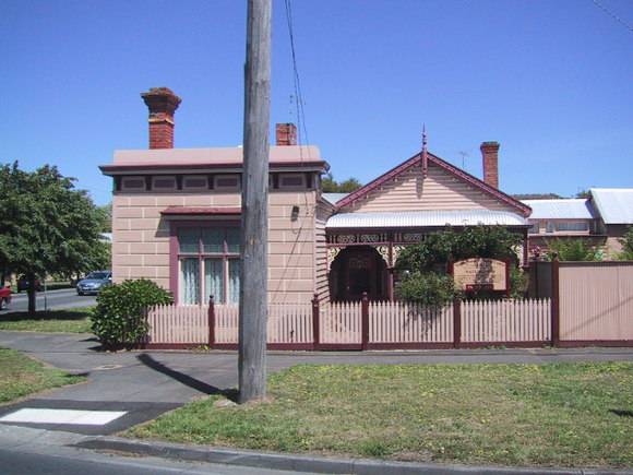 28 Drummond Street South