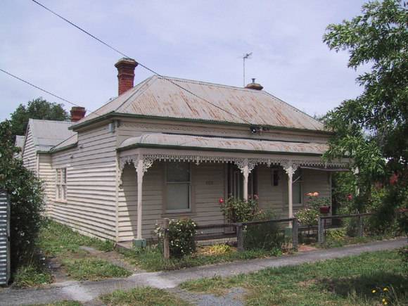 609 Drummond Street South