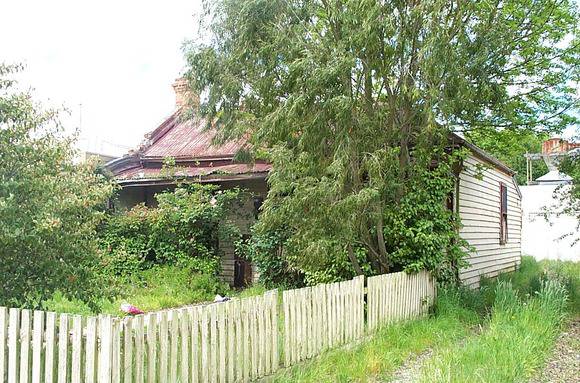 516 Armstrong Street North