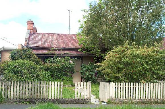 516 Armstrong Street North