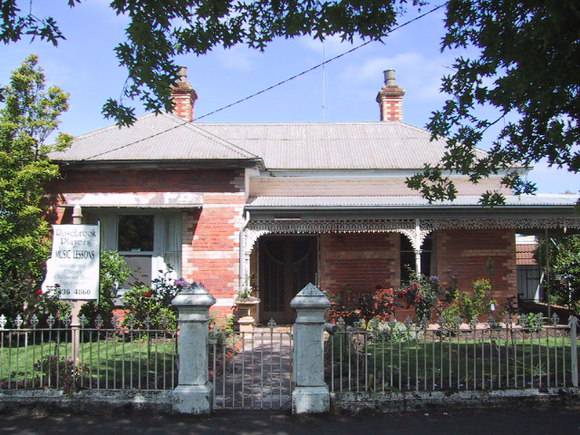 616 Drummond Street South