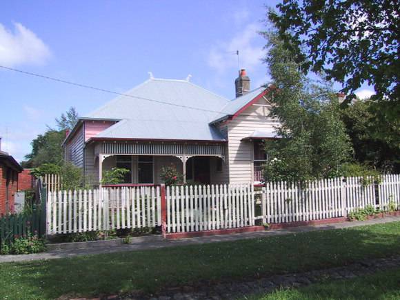 320 Ascot Street South