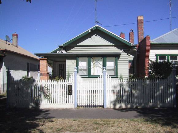 220 Raglan Street South