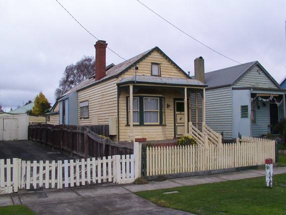 17 Anderson Street East