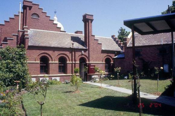 h01470 former flemington court house wellington street flemington garden she project 2004