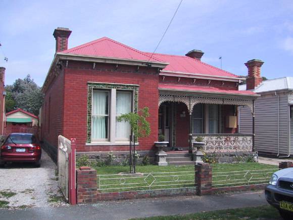 506 Drummond Street South