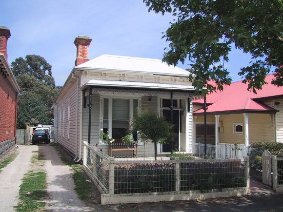 506 Drummond Street South