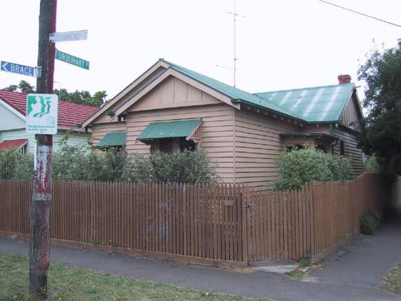 225 Drummond Street South