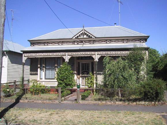216 Raglan Street South
