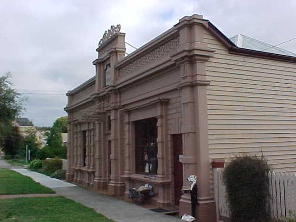 former library buninyong oblique front  view 2002