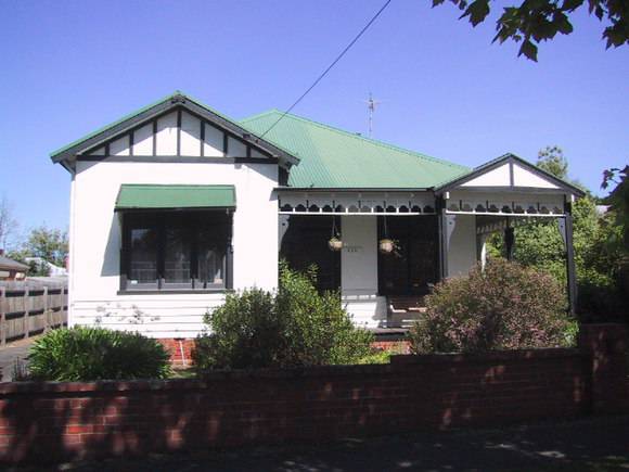 320 Drummond Street South