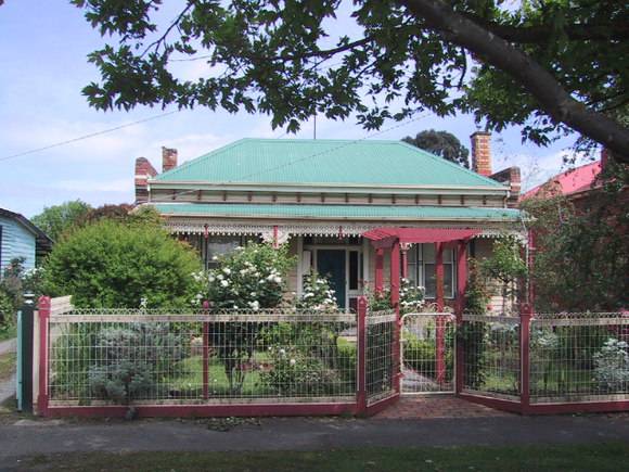 508 Drummond Street South