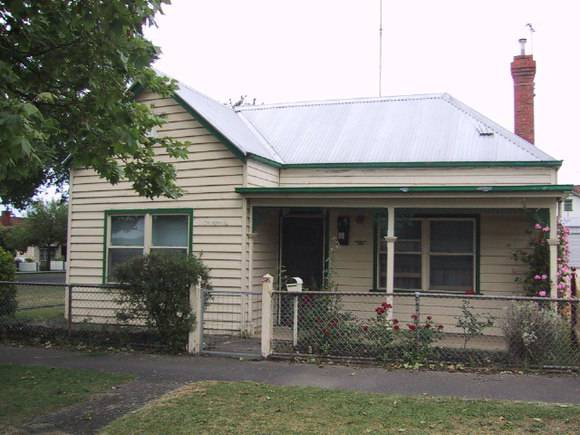 326 Errard Street South