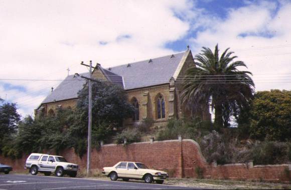 h01392 christ church mostyn street castlemaine side view nov1997