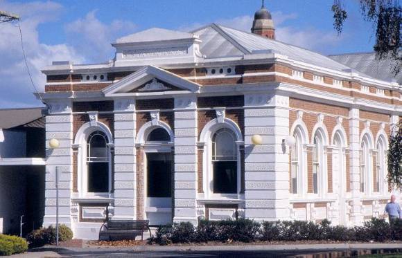 h01284 1 east gippsland regional library service street bairnsdale main entrance she project 2003