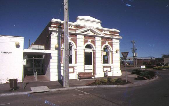 h01284 bairnsdale mechanics institute front view