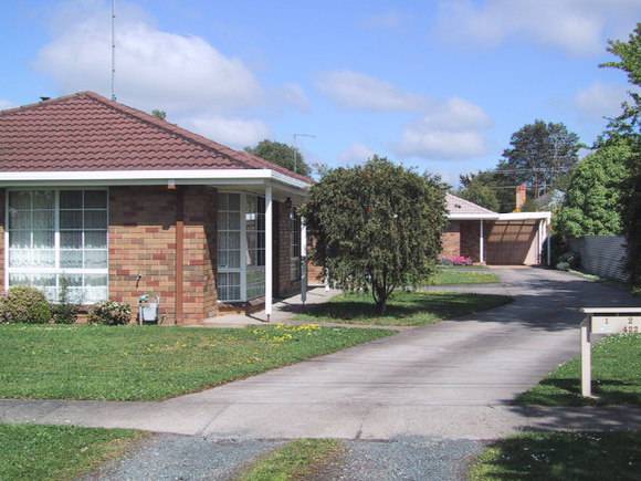 422 Ascot Street South