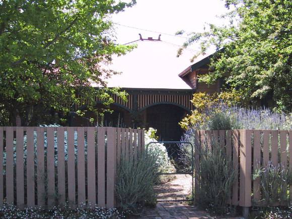 9 Ascot Street South